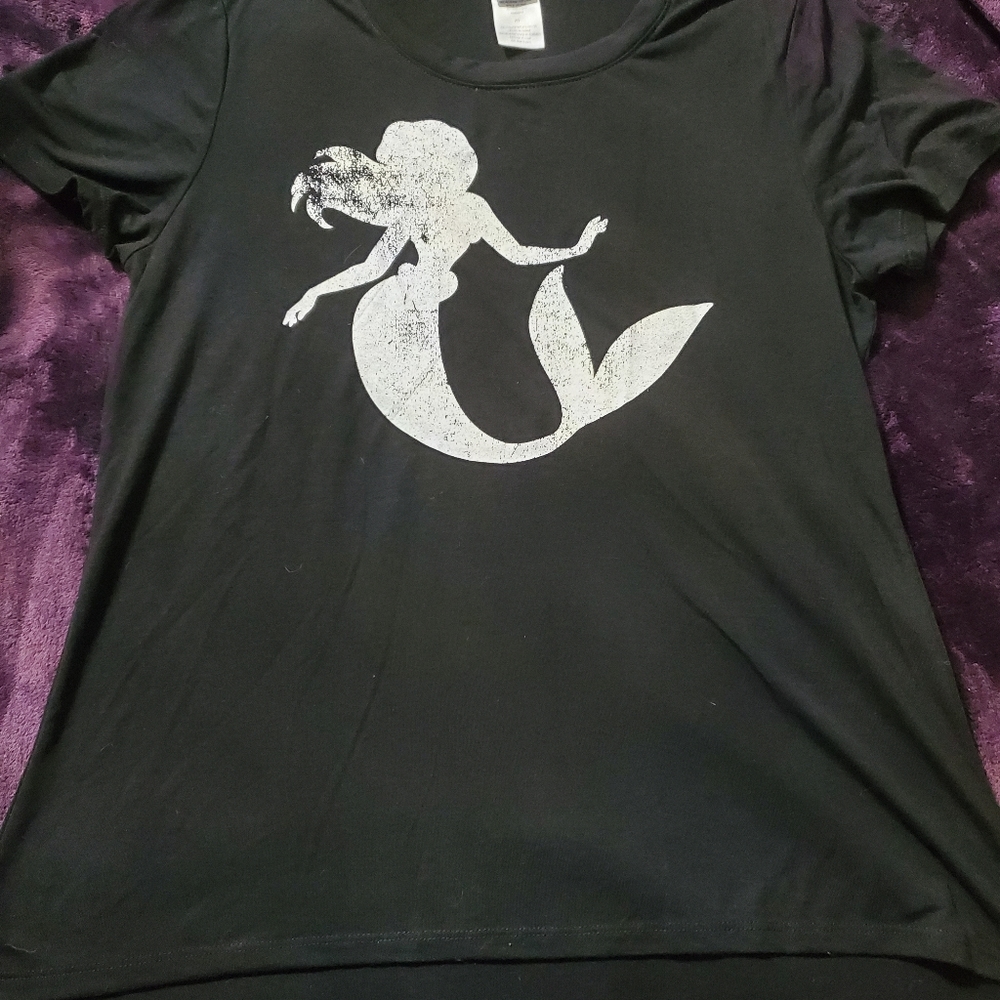 Womens XL black Little Mermaid tshirt